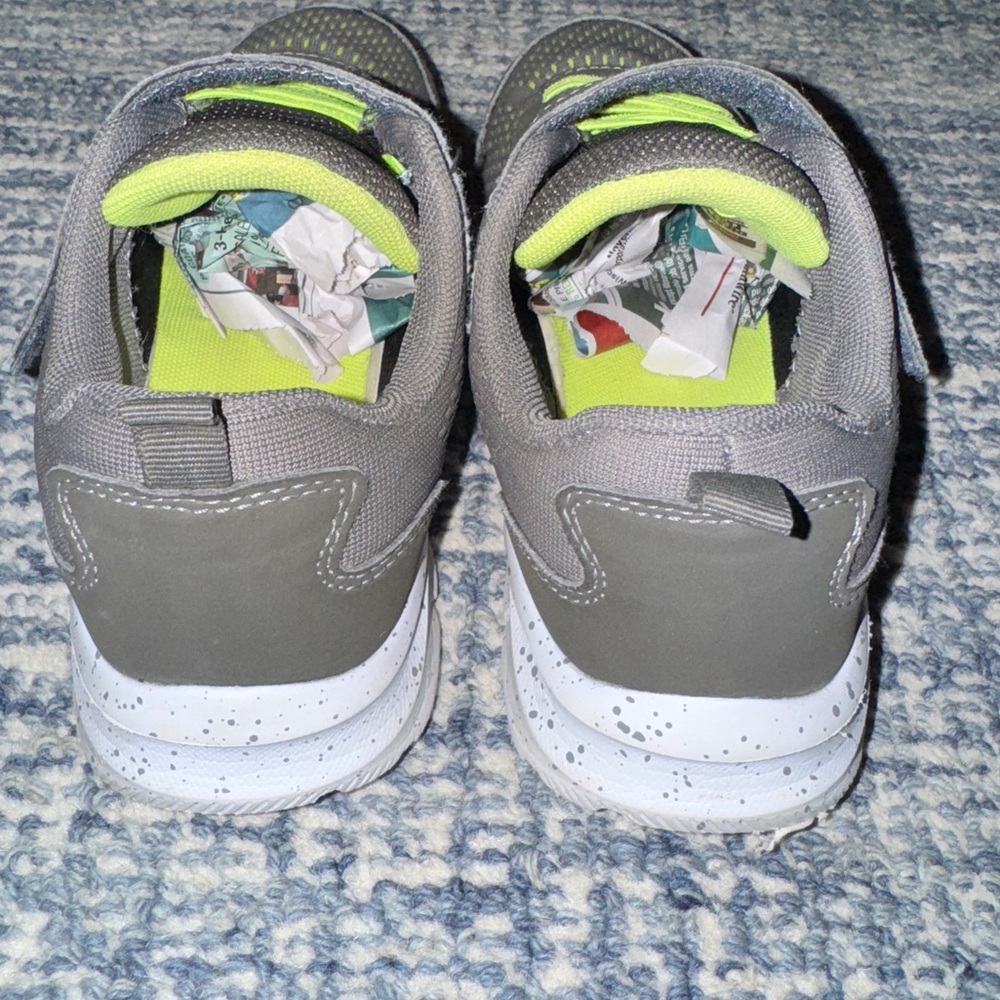 Kids Tennis Sneakers - Lightweight Athletic Running Shoes (Boys/Girls) - Picture 4 of 5